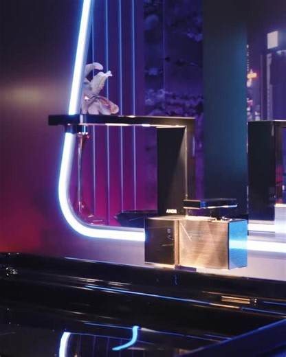 A place of transformation, where AXOR Edge meets 'Blade Runner'. The bold, clashing aesthetic of the bathroom concept by Paris-based designer Tristan Auer is immediately apparent. Discover more details about this concept here: https://bit.ly/3yMirQy | AXOR