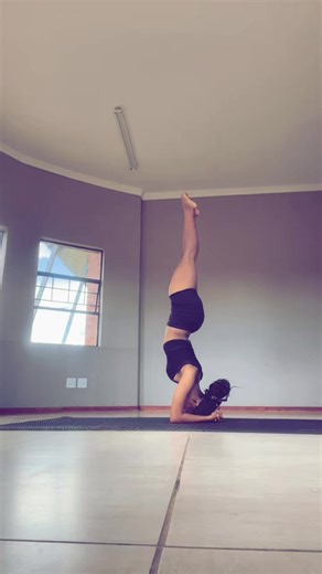 Bending pain into art#contortion#flexibility #southafricandancer #katoponesho