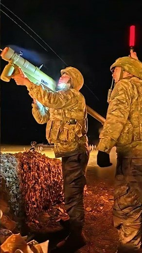 精准命中！近日，陆军第77集团军某旅模拟高速目标敌情，开展全要素陆空对抗演练。@中国军网