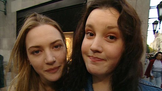 In this early '90s interview, Kate Winslet and Melanie Lynskey talk early fame and portraying an infamous true-crime story in 'Heavenly Creatures.' | Entertainment Tonight