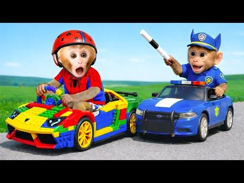 小猴子 Kika 驾驶彩色积木跑车遇到警察朋友 🚓🚗