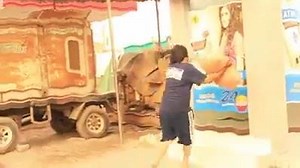 This Heat wave Load Shedding is Getting Out of Hand Ha ha ha ha video credit Bekaar Vines Syra Yousuf | Ayesha Khan