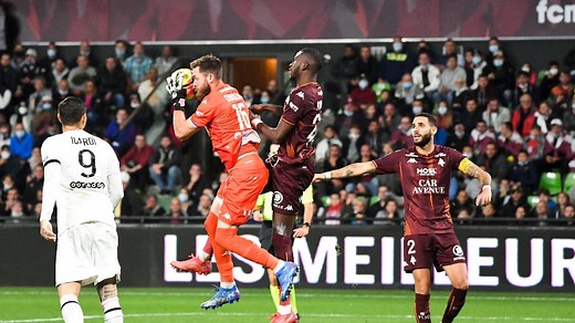 Metz-PSG: la grosse colère d’Oukidja envers Mbappé qui l'a chambré