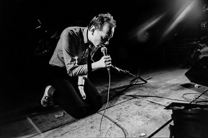 Watch Joe Jackson deconstruct 'Steppin' Out' live