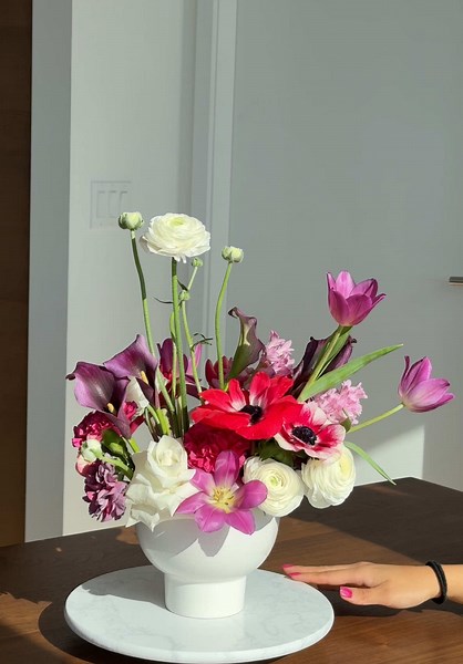 Obsessed with the florals in this one 😍 #floralarrangements #floralarrangement #flowers #bouquet