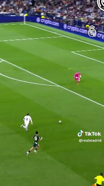 Valverde's Perfect Assist and Finish in Champions League