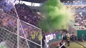 139K views · 1K reactions | There was some next level sh**housery yesterday at the Hungarian derby between Ferencvaros and Ujpest. A Ferencvaros fan placed a green smoke bomb in the away end and let it off with a remote control device from the home end! 藍 | Proper Football | Facebook