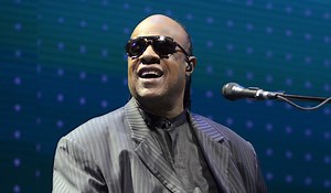 Is Stevie Wonder really blind? Singer has 'truth' to reveal about his sight - Extra.ie