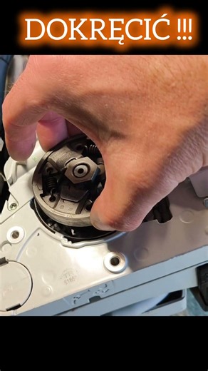 how to tighten the clutch on a Stihl MS 260 026 and at what torque