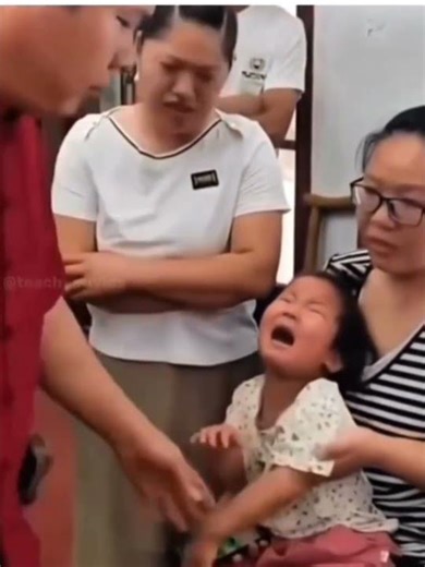 Chinese Doctor Fixes Dislocated Elbow in Seconds Without Causing Pain.