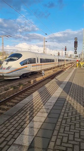 ICE3 Regenbogen Doppeltraktion in Essen West #trainspotting #railwaycontent #fypシ #train #shorts #gg