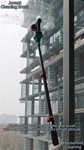 #Cleaning the stains on the high-altitude glass with a cordless pole cleaning brush