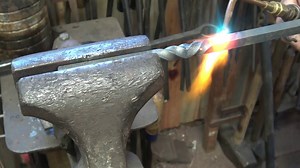 Mastering the reverse twist: A blacksmith’s satisfying technique