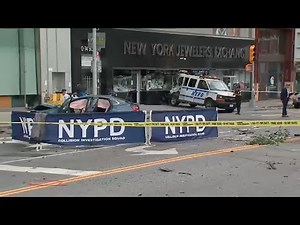 Pedestrian and cyclist killed, NYPD van smashed near Manahttan Bridge