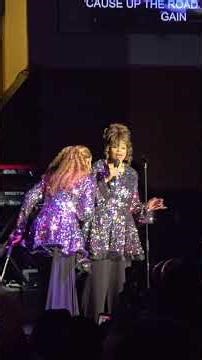 The Clark Sisters 'Is My Living In Vain' battle live in Birmingham 🇬🇧