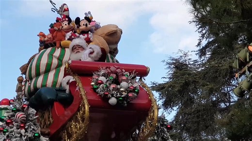 2K views · 28 reactions | It's almost Christmas Parade time at Disneyland. I wonder if they will add anything new this year? Christmas Fantasy Parade - Disneyland Full Parade This parade runs 2 times a day. Our trusty favourite spot never fails us. Get you spot 60-90 minutes prior.… | DisneyFamilyMadness | Facebook