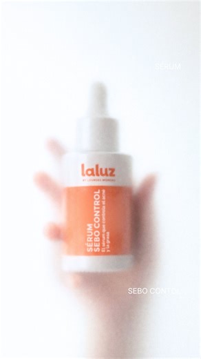 LaLuz By Lourdes Moreno on Instagram: "El sérum de noche para pieles mixtas, grasas o con tendencia acneica. El exfoliante definitivo incluso para pieles sensibles o con rosácea. 🧪 Hemos reformulado Sérum Sebocontrol para hacerlo mejor: una fórmula más equilibrada que combina exfoliación suave con PHA, exfoliación liposoluble que limpia el poro (BHA) y regula el sebo (niacinamida, zinc sulfate e iris florentina root extrac), renovación celular progresiva (retinyl palmitate) y acción antioxidant