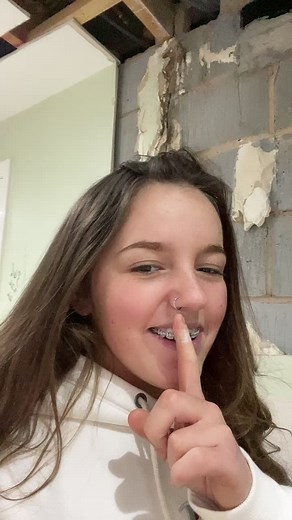 I get wayyyyyyy too much enjoyment out of winding her up😂😭 the joys of housework being done so we can’t walk on the floor without sliders ahahha