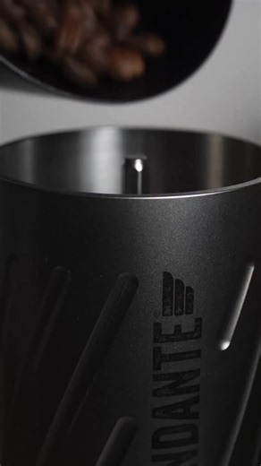 My first experience with decaf was using a block of pre-ground lava*a wrapped in foil, I’d empty it into a takeaway container that had a paper espresso cup in it to scoop out my dose. I was taught to tamp harder so that the shot would pull and if you can’t tell by now, it tasted like 💩 Fast forward to last night, I roasted and tried brewing a decaf coffee for the first time. It’s got heaps of flavour, thick body and low in caffeine, hence the night time aesthetic! Decaf has come a long way sinc