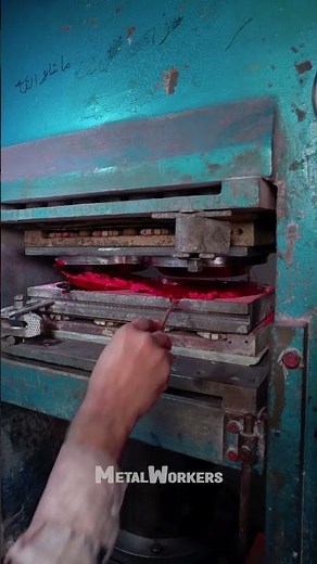 How Are Black Melamine Plates Made? Unveiling the Process