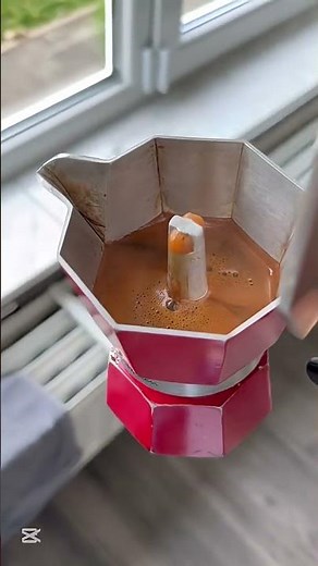 How to Get Crema with a Moka Pot (Yes, It Works!) 🇮🇹☕️ #bialetti #italiancoffee