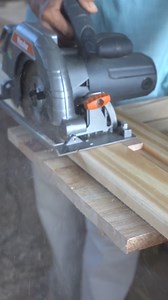 DIY Woodworking Saw Guide to Cut Board #woodlover #Trick #woodworkingtechnique #woodworkingtools #Skill #Technique #viralreelsfb #carpentry #Woodworking #DIY #Carpenter #hardwood #Tips #amazing #reelsfb #Tools | Woodworking TV