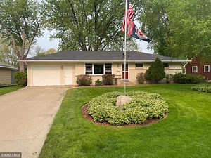 810 Scott St S, Shakopee, MN 55379 - MLS 6374177 - Coldwell Banker