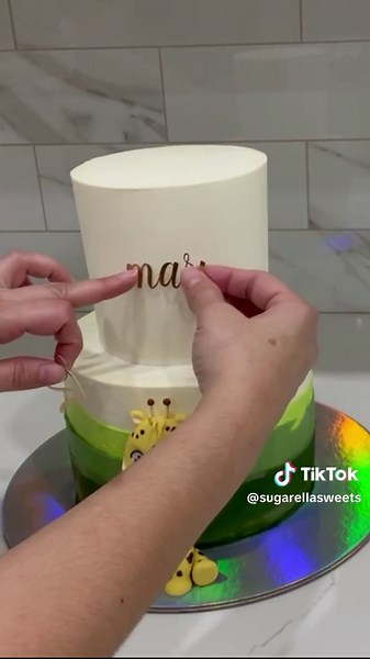 Easy safari cake #cakedecorating #cakeart #cakedesign #safaricake #fyp #buttercream