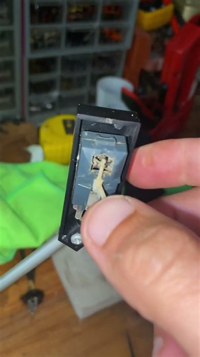 How to change your Stylus / Needle on BSR Turntable