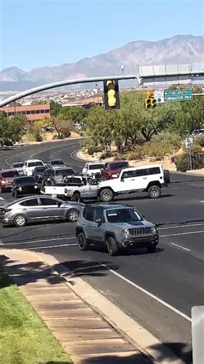 CollisionCam on Instagram: "Crash on River Rd and 700 s in Saint George , Utah 💥🚗 Can you tell who’s at fault? #collisioncam #crash #utah"