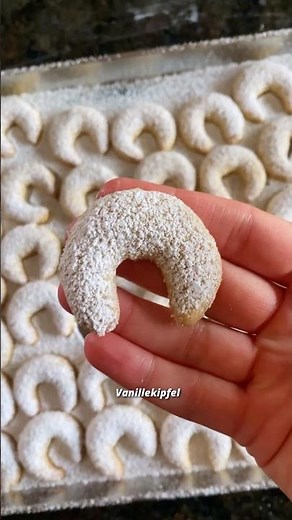 🌙 Shape vanilla crescent cookies like a pro