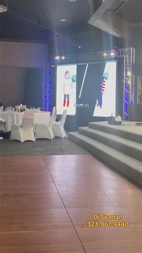 Transformamos tus 15 años con pantallas LED gigantes. 👑 Tu slide show será el mejor #quinceañera