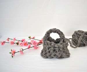 How to Finger Crochet a Purse