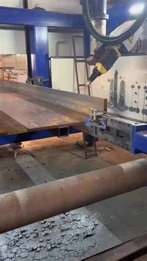 An automated push-type laser cutting system for steel profiles can cut extra-large H-beams with zero tail material. After the clamps are released, the LPC laser line scanner performs contour scanning and precise positioning. Focus on providing high-end sheet metal machine #pressbrake #bendingmachine #cncmachining #cncbendingmachine #cncpressbrake #lasercuttingmachine #lasercutting #lasercutter #rollerbender #fiberlasercutter #cnclasercutter #metalworker #plasmacuttingmachine #sheetmetalworker #c