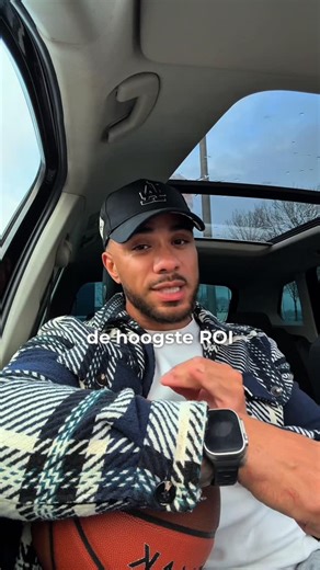 Virgil Sint Jago | Transformatie Coach on Instagram: "Stop met het tracken van je calorieën. Begin met ze plannen. De meeste mensen doen dit achterstevoren: ze eten eerst en proberen daarna alles te loggen. Daarom voelt macro tracking overweldigend, inconsistent en niet vol te houden. Hier is de fix voor als je zegt: “ik heb geen tijd om macro’s te tracken”: Track eerst. Eet daarna. Log je hele dag in één keer. De avond ervoor, ’s ochtends, of zelfs voor de hele week. En als het dan tijd is om t