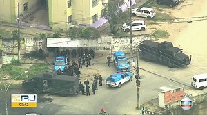 Polícias Civil e Militar realizam operação no Complexo da Pedreira após noite violenta