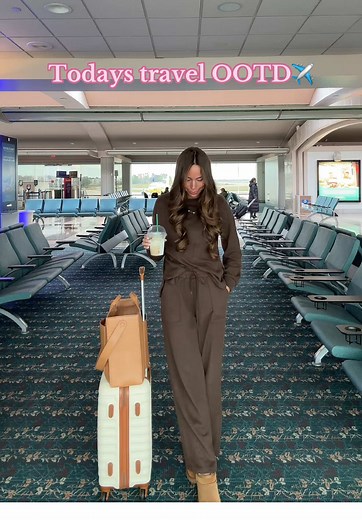 Comfy Dark Brown Travel Outfit for Ultimate Comfort