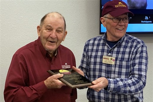 Lewis Struthers receives Founders Award for Excellence in Horticulture Outreach and Education