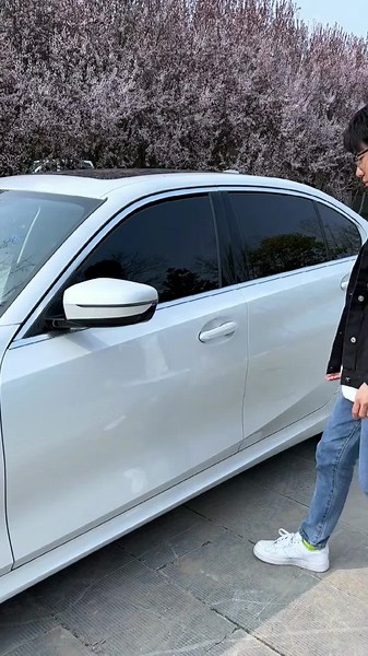 Install this static strip on the car to prevent static electricity and dust. Electrostatic tape can effectively isolate static electricity#cars #fyp #cargoodthings #staticelectricity #carstatic