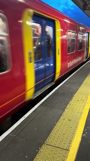 *CLASS 455 IN 2026* South Western Railway Class 455 train departs Vauxhall to head for Woking #train
