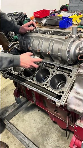 8V-92 cylinder head prep #detroit #detroitdieselengine #series92 #enginerebuild