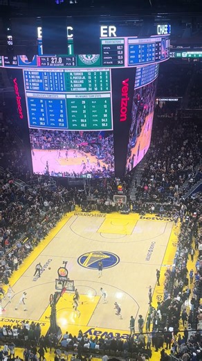 Curry with the step back 3s #basketball #warriors