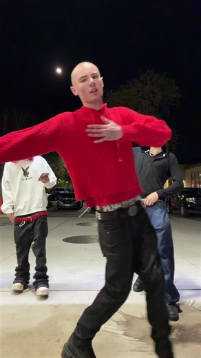 ticklethomps0n (@ticklethomps0n)’s video of tickle tickle restaurant