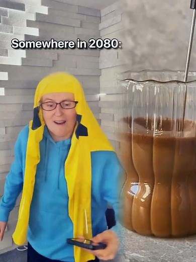 Somewhere in 2080 😭When You Play a Song for Grandma and She’s Never Heard It#funny #shorts #comedy