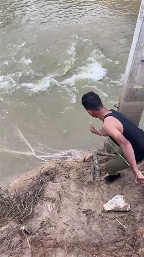 Best Cast Net Throw! Incredible Fishing Skills #fishing #castnet #shorts #netfishing