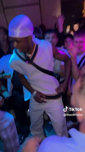 Hip-Hop and R&B Vibes at The Cliff Dive in Sydney