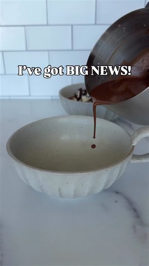 Chelsea McPherson on Instagram: "Time for the big reveal! Starting October 6th my hot chocolate will be available at all 3 @momogourmetcheesecakes locations! 🎉🎉 Milk Chocolate and Dark Chocokate options will be available! 🤎🍫☕️ More info coming soon! Mark your calendars - let’s make October 6th Cheesecake + Hot Chocolate Appreciation Day!! ☕️"