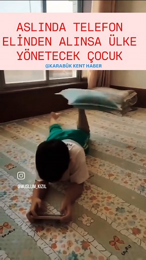 Aslında telefon elinden alınsa ülke yönetecek çocuk. 🎥 @muslum_kizil #karabükkenthaber #telefon #tablet #çocuklarıesiralanteknoloji #teknolojibağımlılığı #reelsinstagram | KARABÜK KENT HABER