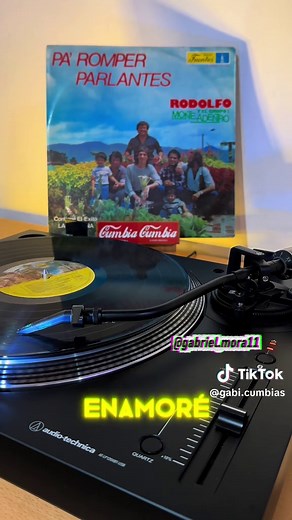 Un clásico de la Cumbia colombiana para este martes! 🇨🇴 Esta linda versión del clásico de Diego Verdaguer. Rodolfo Aicardi con el Grupo Monteadentro 🎶🎧 La Ladrona - Rodolfo Aicardi 🔸️Año 1982 🔸️Sello: Discos Fuentes 🇨🇴 🔸️Compositor: Diego Verdaguer/Amanda Miguel #rodolfoaicardi #cumbiacolombiana #cumbia #vinilos #cumbiasenvinilo