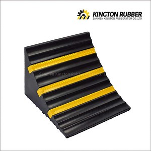 [Hot Item] European Standard Parking Lift Trailer Wheel Chock Rubber Car Wedge Chock